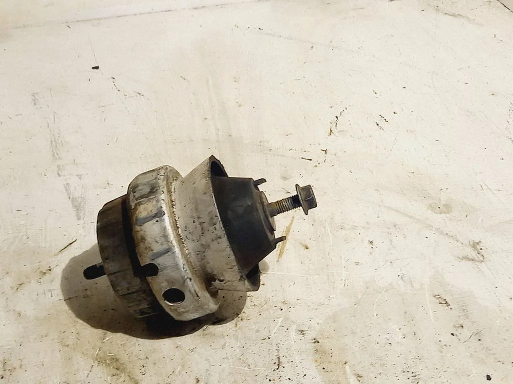 Engine mount bracket – Audi A6 Allroad C5 (1999-2005)