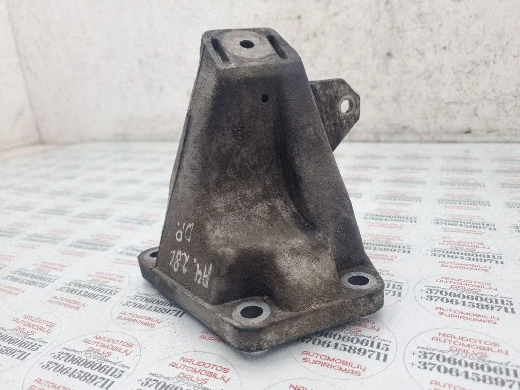 Engine mounting bracket 8D0199308D