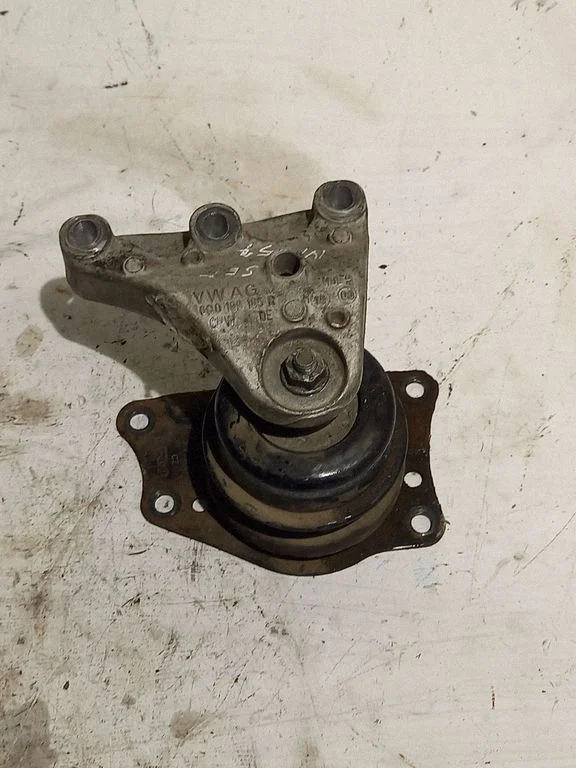 Mootoripadi 6Q0199185R