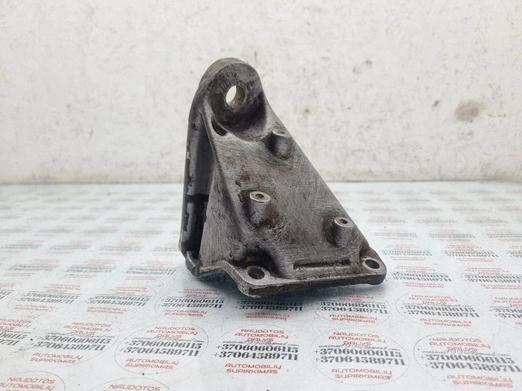 Engine mounting bracket 8D0399114AC