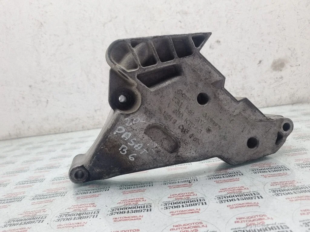 Engine mounting bracket – Volkswagen Passat CC (2008-2016)