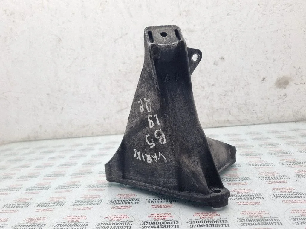 Engine mounting bracket 8D0199308L