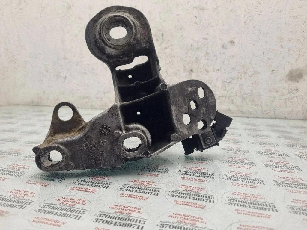 Mootori kinnituskronstein 8E0199352