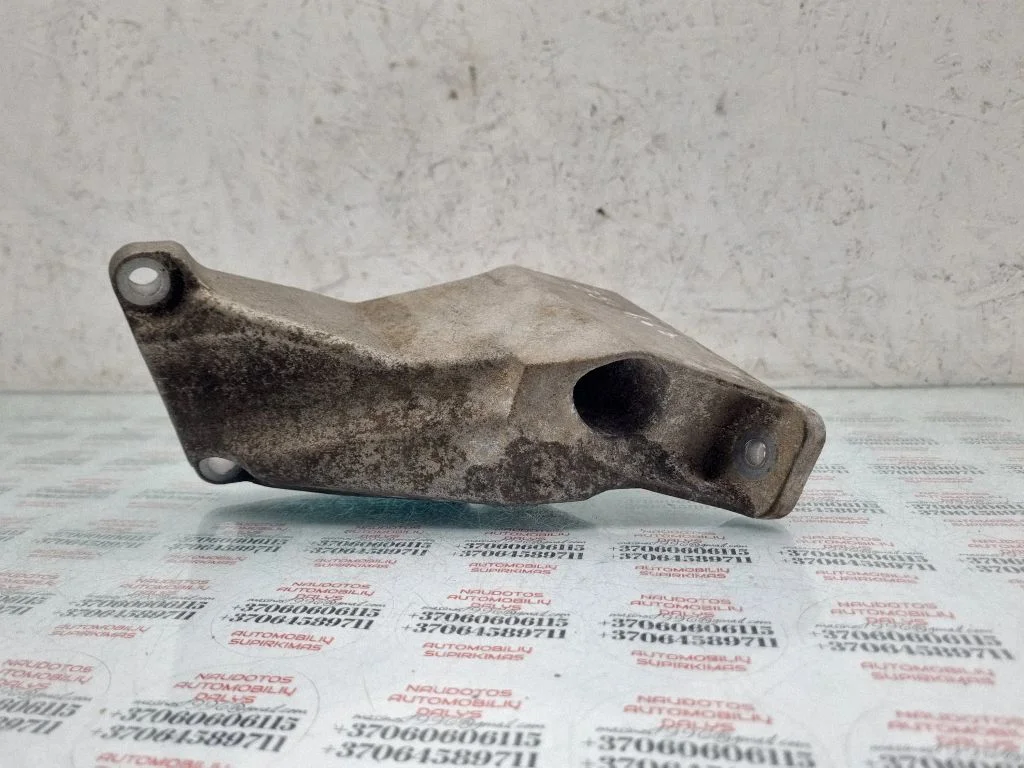 Engine mounting bracket 8D0199307P