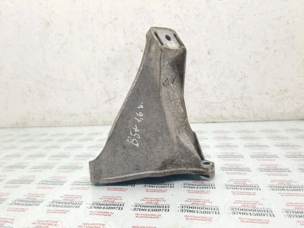 Engine mounting bracket 8D0199308M