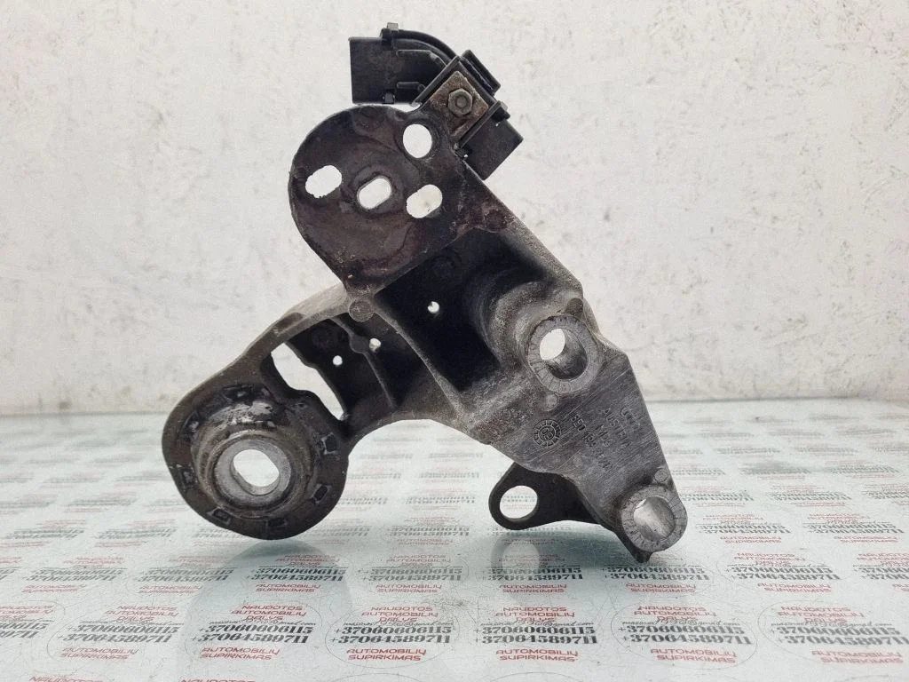 Engine mounting bracket 8E0199352N