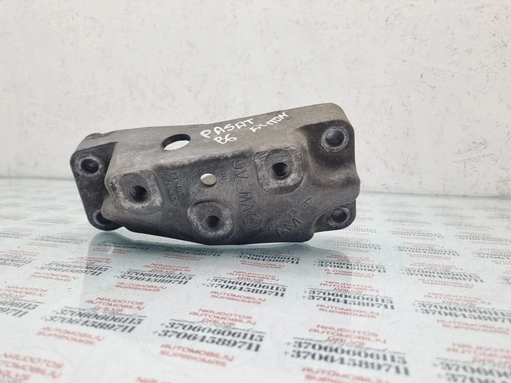 Engine mounting bracket – Volkswagen Passat CC (2008-2016)