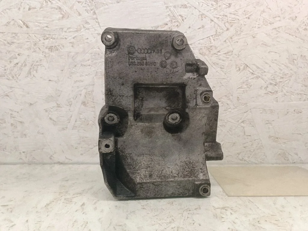 Mootori kinnituskronstein 038260885