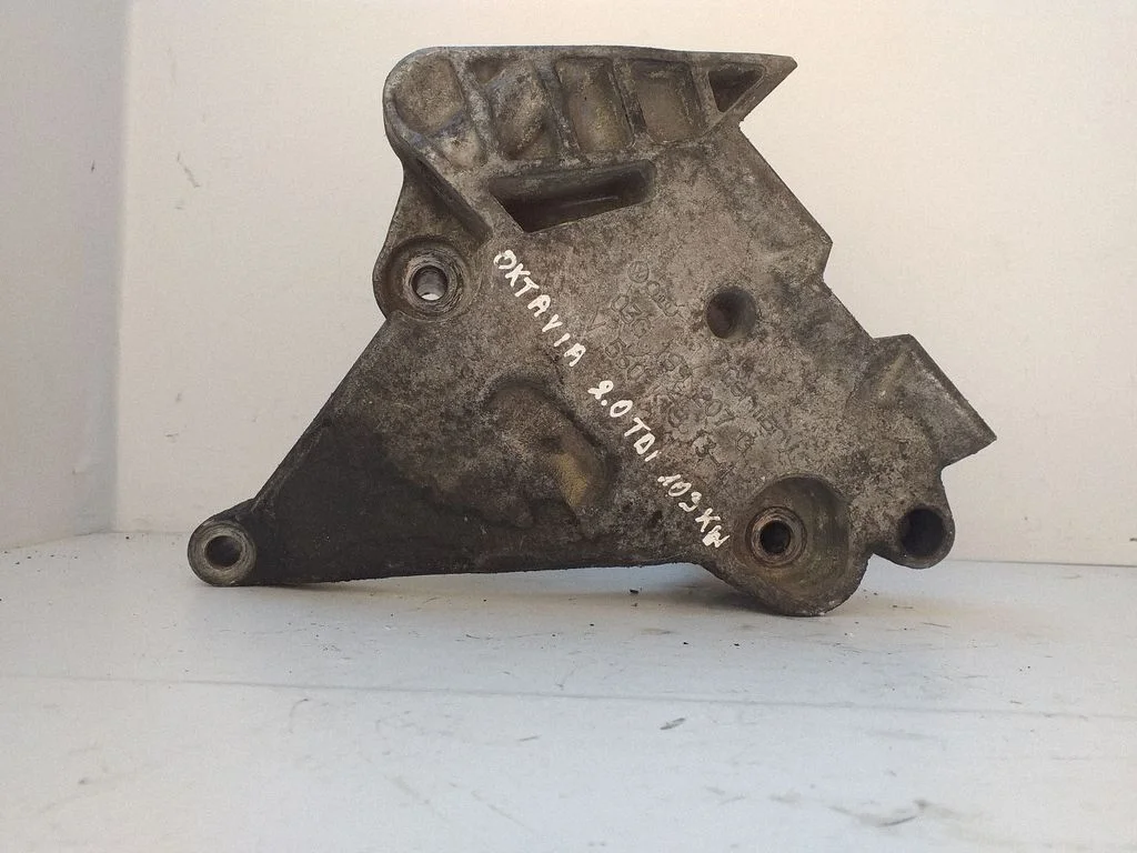 Mootori kinnituskronstein – Skoda Octavia Mk2 (1Z) (2004-2013)