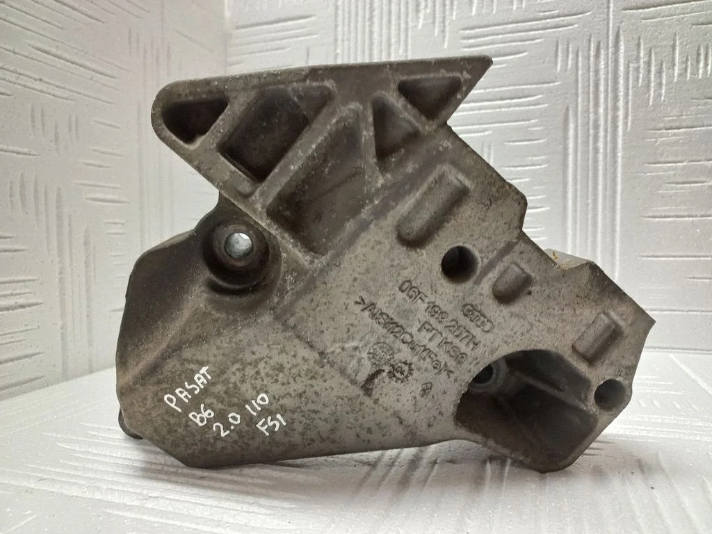 Mootori kinnituskronstein 06F199207H