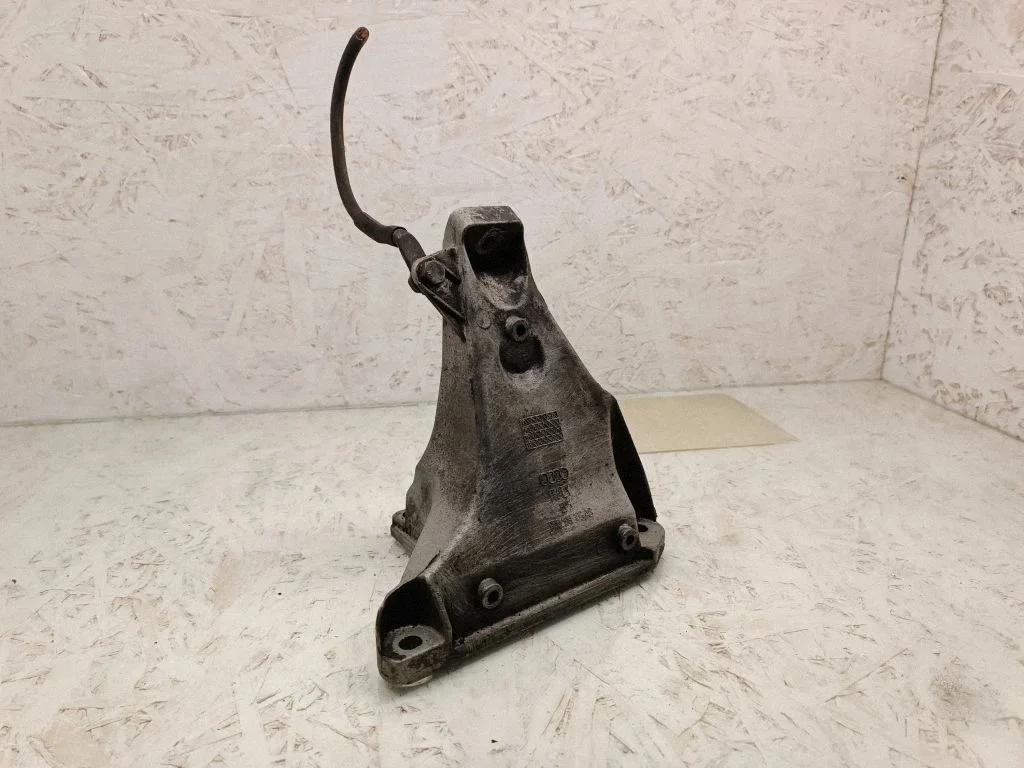 Engine mounting bracket 8D0199308