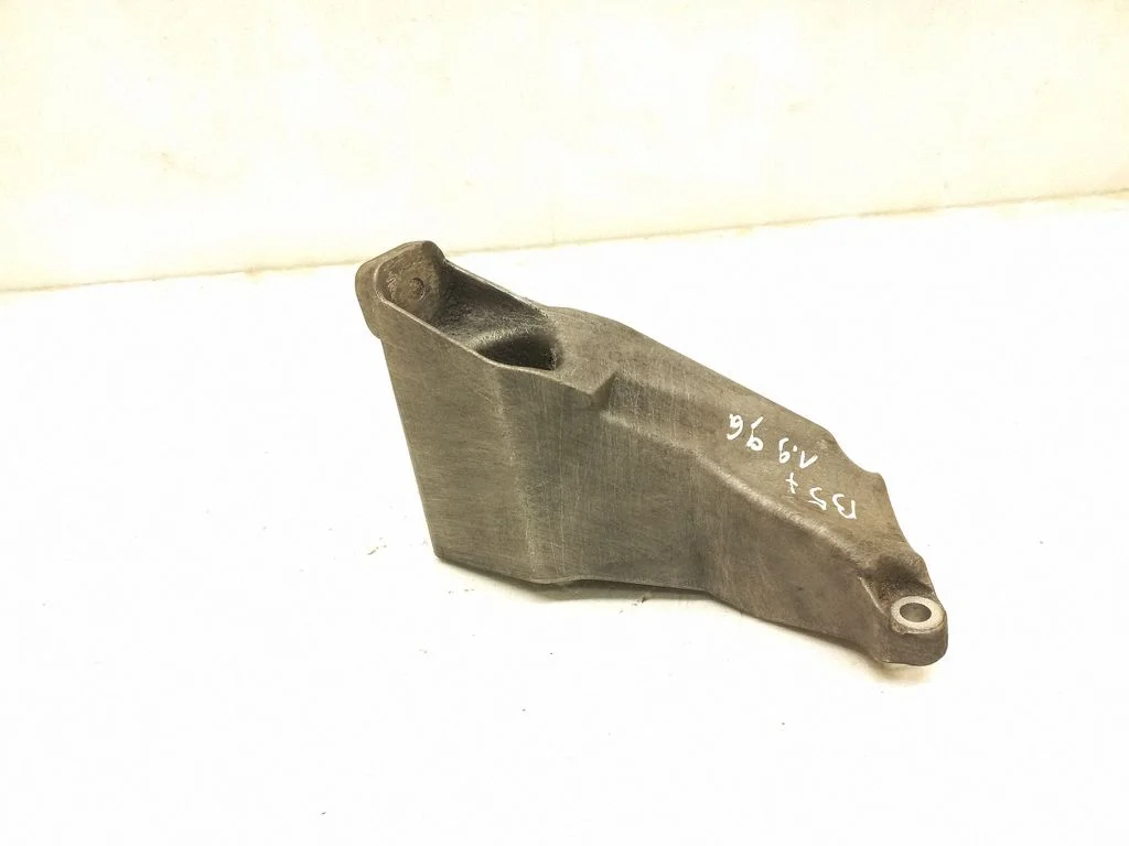 Engine mounting bracket 8D0199307P