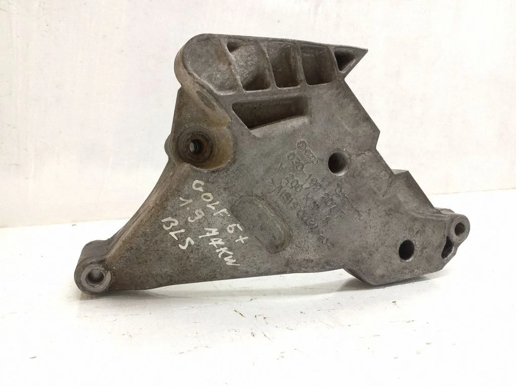 Engine mounting bracket – Volkswagen Golf Plus (2005-2013)