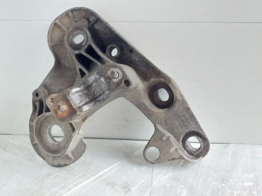 Engine mounting bracket 4F0199351E