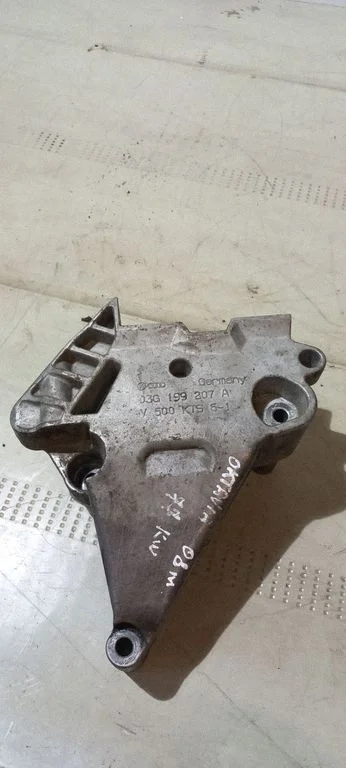 Engine mounting bracket 03G199207A