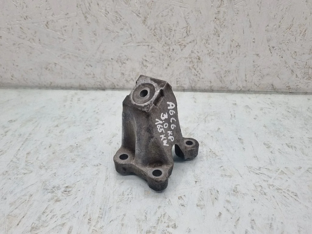 Mootori kinnituskronstein 4F0199307AA