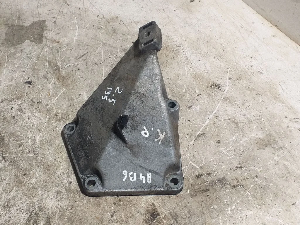 Mootori kinnituskronstein 4B0199307C