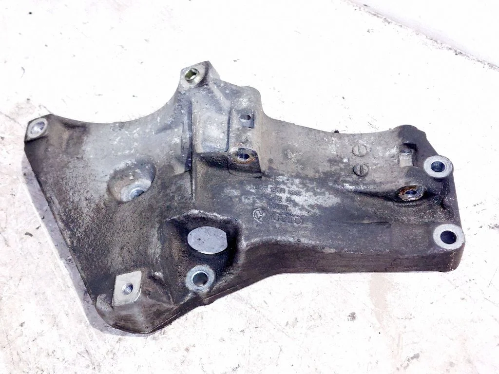 Engine mounting bracket – Volkswagen Golf Plus (2005-2013)
