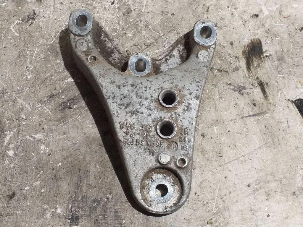 Engine mounting bracket 6Q0199185AB