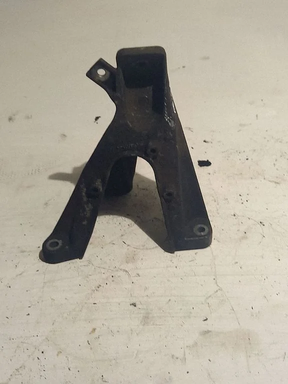 Mootori kinnituskronstein F40199308P