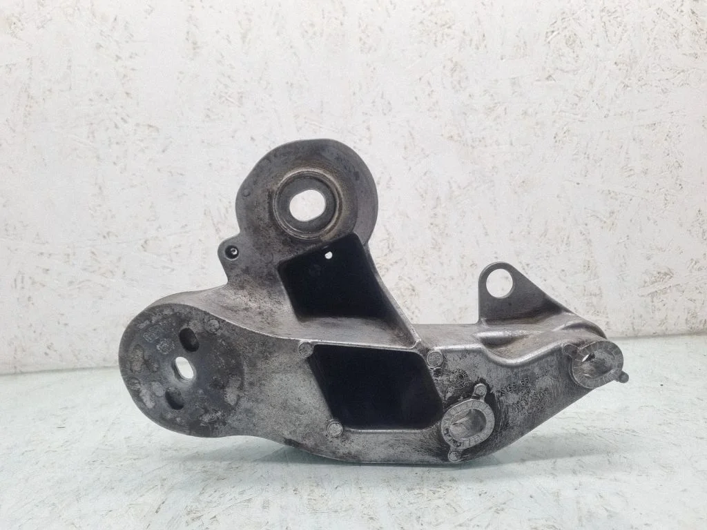 Engine mounting bracket – Audi A6 Allroad C6 (2006-2011)