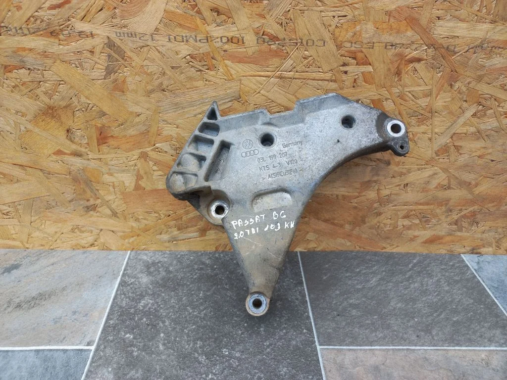 Engine mounting bracket – Volkswagen Passat CC (2008-2016)