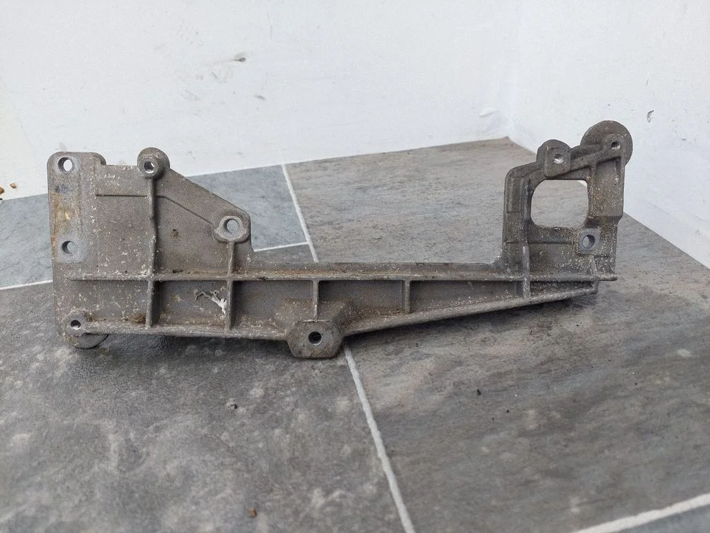 Engine mounting bracket – Volkswagen Golf Plus (2005-2013)