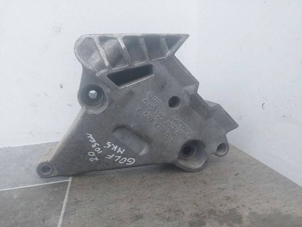 Engine mounting bracket – Volkswagen Golf Plus (2005-2013)