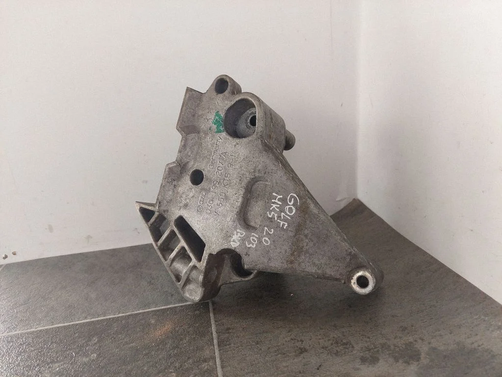 Engine mounting bracket – Volkswagen Golf Plus (2005-2013)