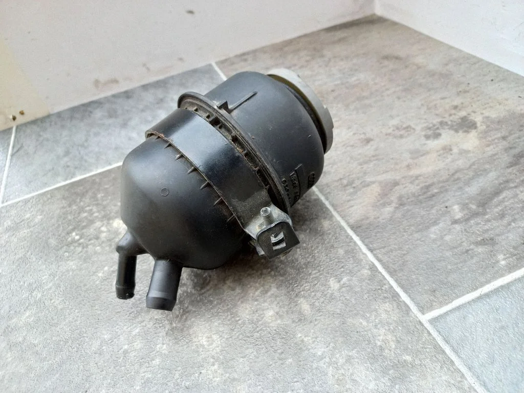 Power steering fluid tank/reservoir – Audi A4 Allroad B8 (2008-2016)