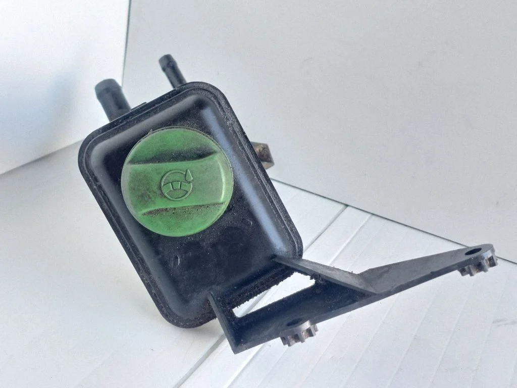 Power steering fluid tank/reservoir 3B0422371