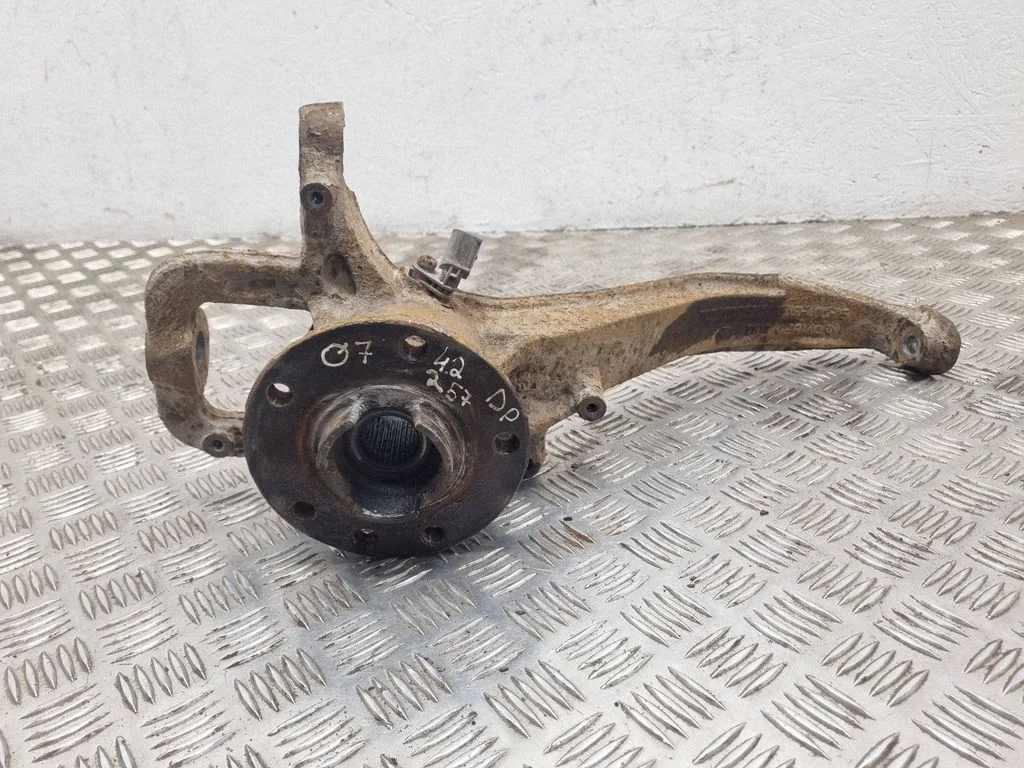 Front wheel hub spindle knuckle – Audi Q7 4L (2005-2015)
