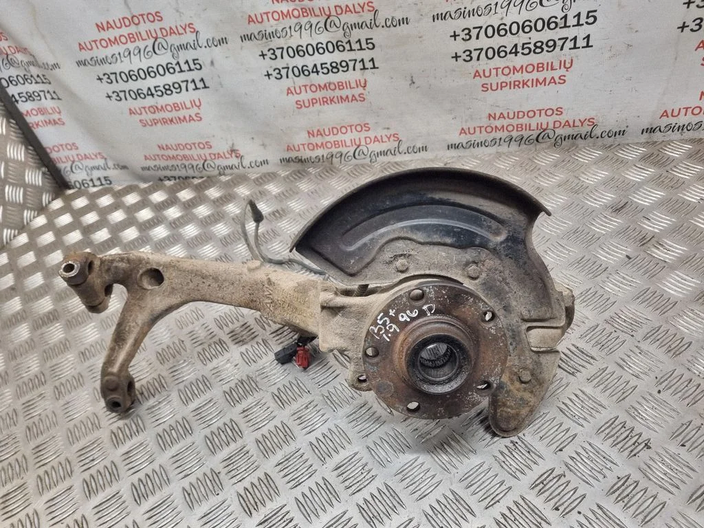 Front wheel hub spindle knuckle 8D0407258AM
