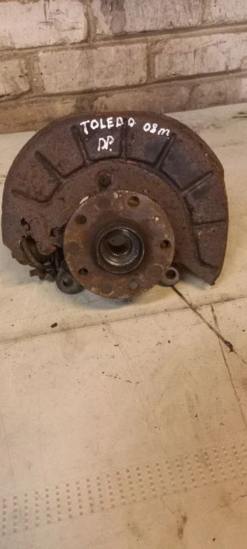 Front wheel hub spindle knuckle – front right