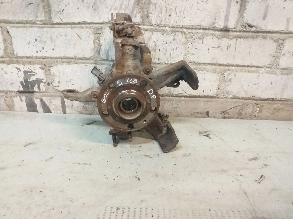Front wheel hub – front right