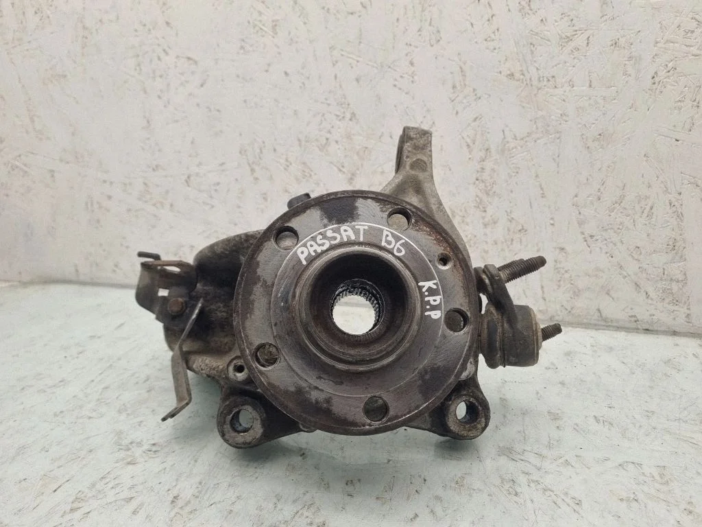 Front wheel hub 3C0365A