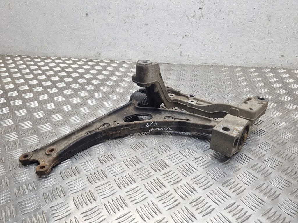 Front lower control arm/wishbone 1K0199295F