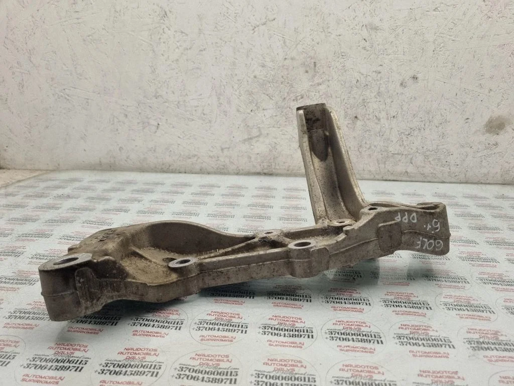 Front lower control arm/wishbone 1K0199295E