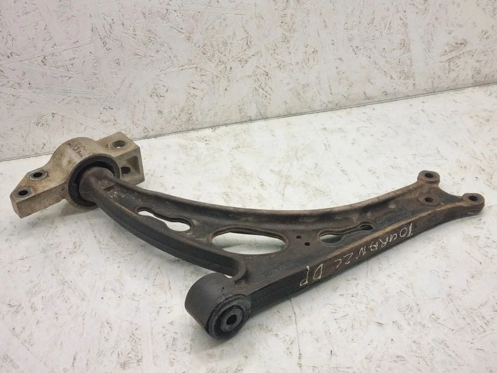 Front lower control arm/wishbone 1K0199232J