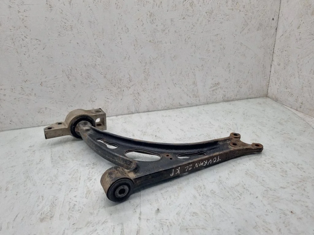 Front lower control arm/wishbone 1K0199231J
