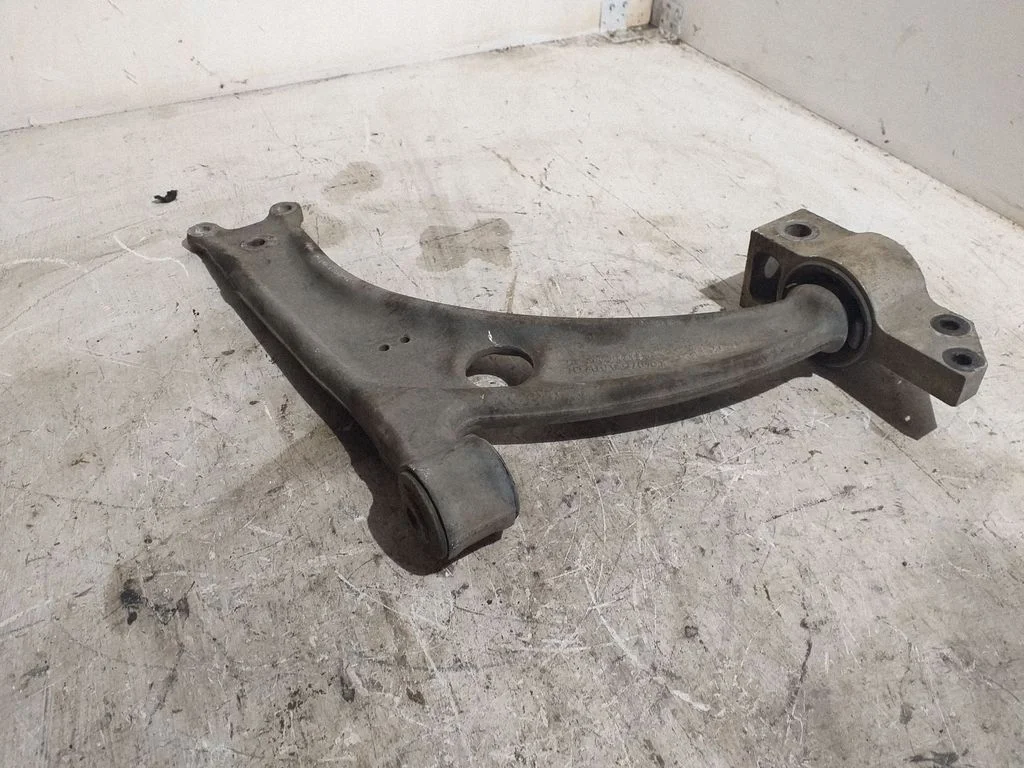 Front lower control arm/wishbone 3C0407153B