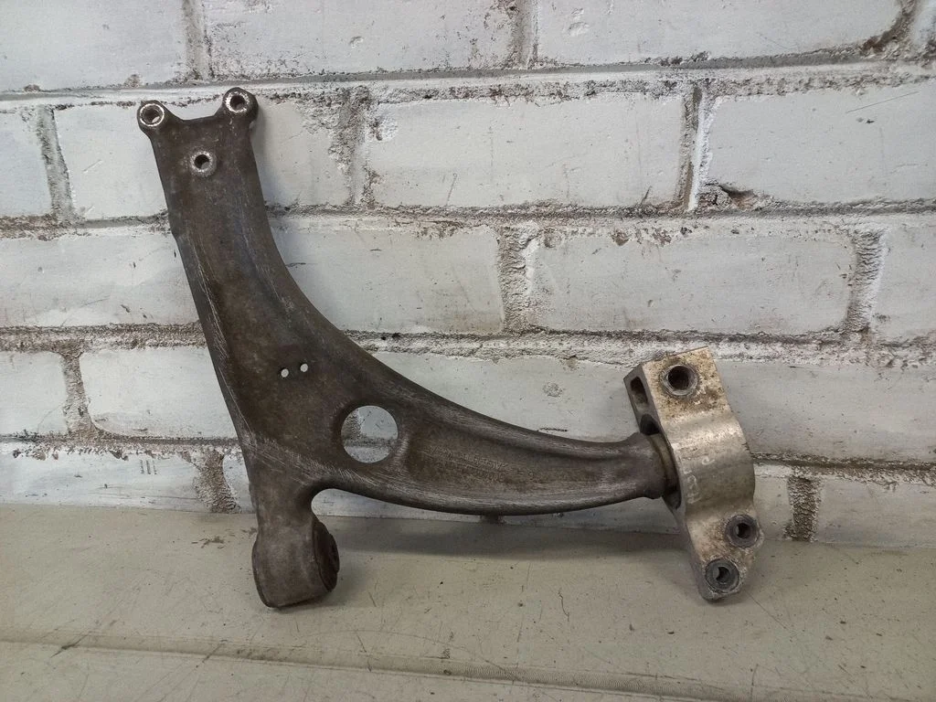 Front lower control arm/wishbone 3L0407153B