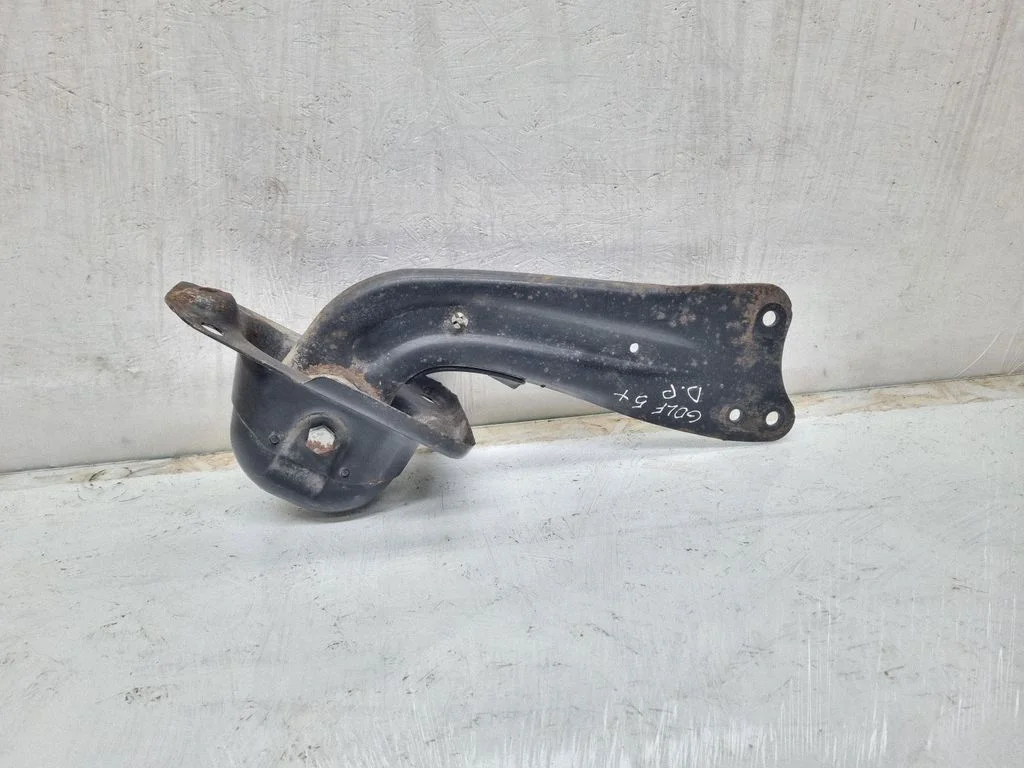 Tagumine õõtshoob 1K0505226H
