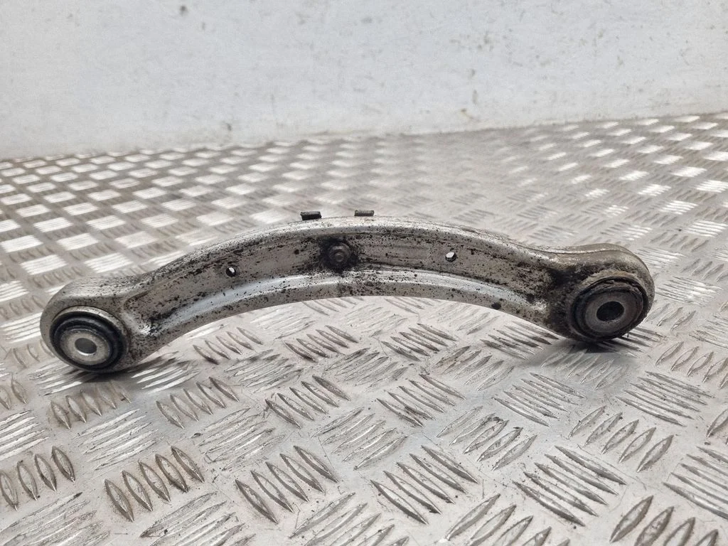 Tagumine ülemine õõtshoob – Audi Q7 4L (2005-2015)