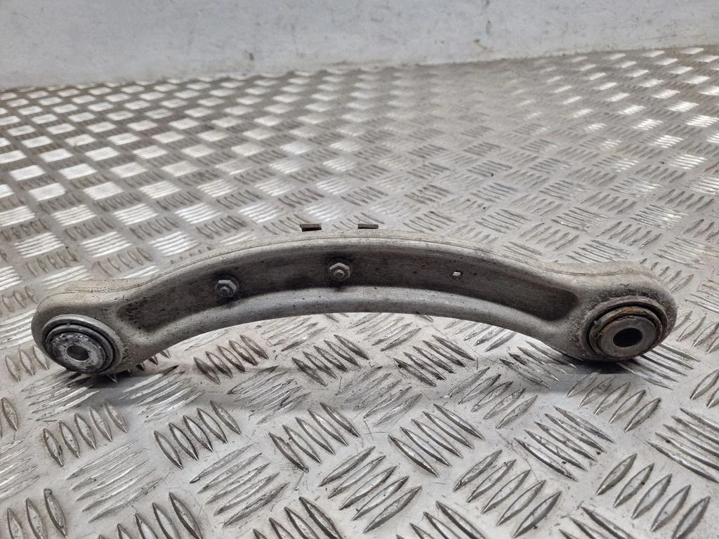 Rear upper control arm/wishbone – rear left