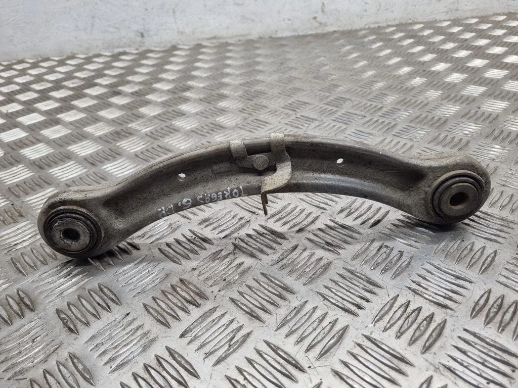 Rear upper control arm/wishbone – rear right