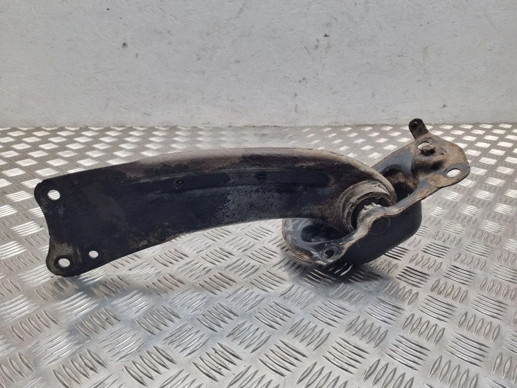 Tagumine ülemine õõtshoob – Volkswagen Passat CC (2008-2016)