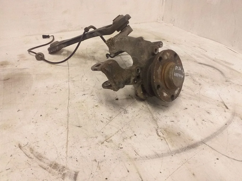 Rear wheel hub – rear left