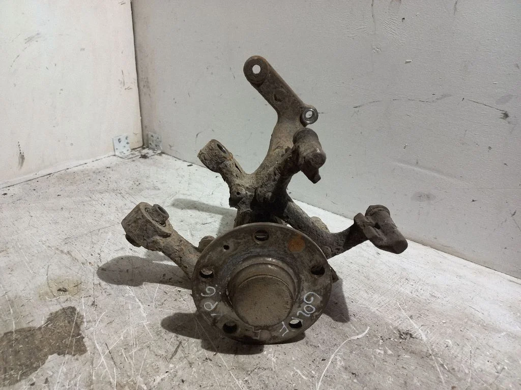 Rear wheel hub – rear left