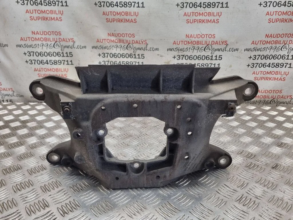Wspornik skrzyni biegów 8K0399263K